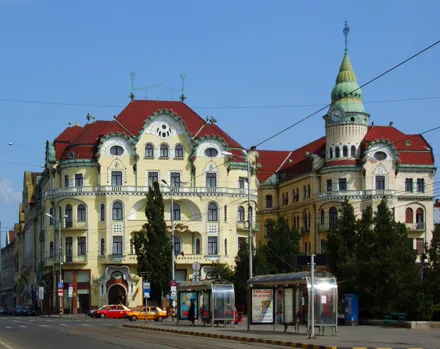 Piața Unirii și Palatul Vulturul Negru din Oradea